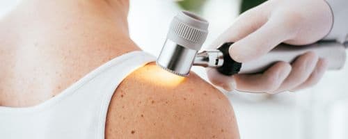 Pós-graduação em Enfermagem Dermatológica: Como é o curso e qual a remuneração após a formação